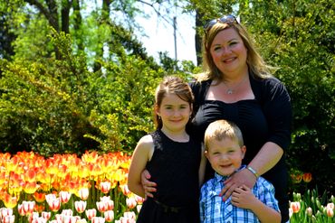 Mother
Daughter
Son
Tulip
Garden
Portrait
Outside
Spring