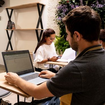 coworking, coworking medellin, coworking space, puestos flexibles, hot desk, coworking inspira