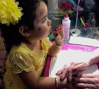 Kids, children, girls manicures, pedicures services in Milwaukee, Waukesha area near me