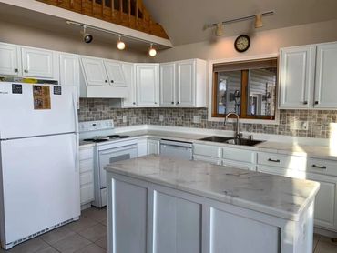 Cabinet painting Wisconsin and baraboo Wisconsin area for cabinet painting and tile backsplashes