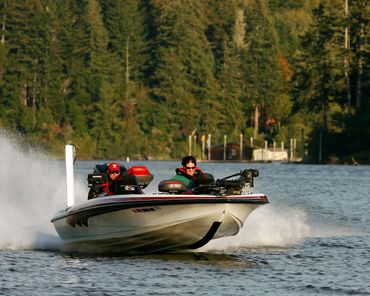 Columbia River Bassmasters running to a new spot during a bass tournament on Ten Mile Lakes, Oregon.