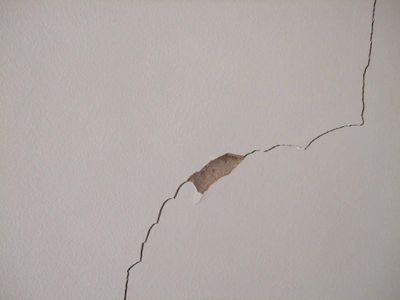Plaster wall stress crack
