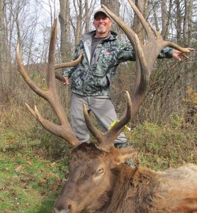 Elk hunter, record PA bull elkl