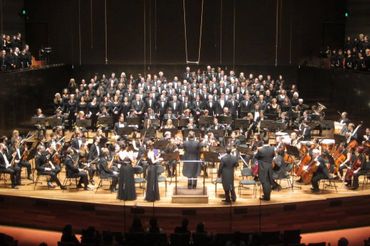 Conductor Andrew Wailes acknowledges the performers of RMPC, MUCS and RMPO at Hamer Hall, Melbourne