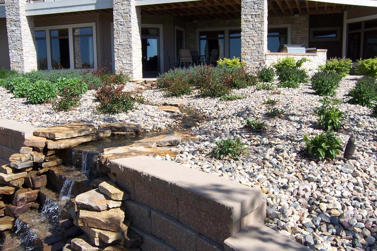 Sioux Falls Landscaping Contractor Builds Water Features