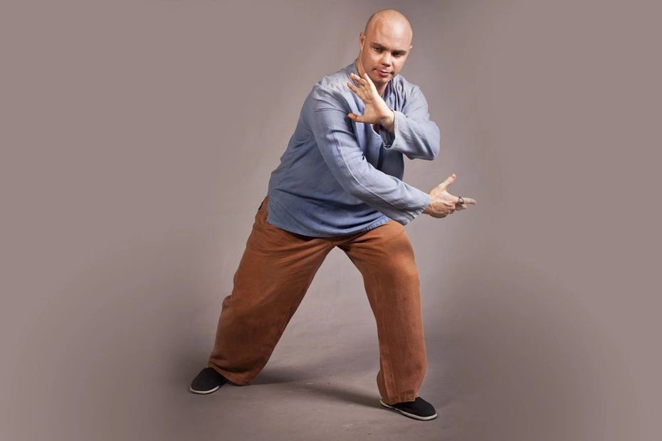 Kao - shoulder stroke TaijiQuan, Tai Chi Chuan training.