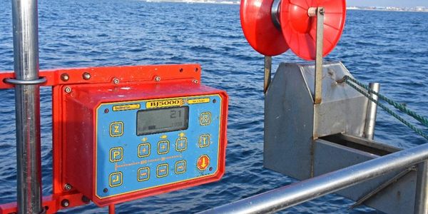 BJ5000Ex Belitronic Fishing Machine
and Aluminum Stripper box