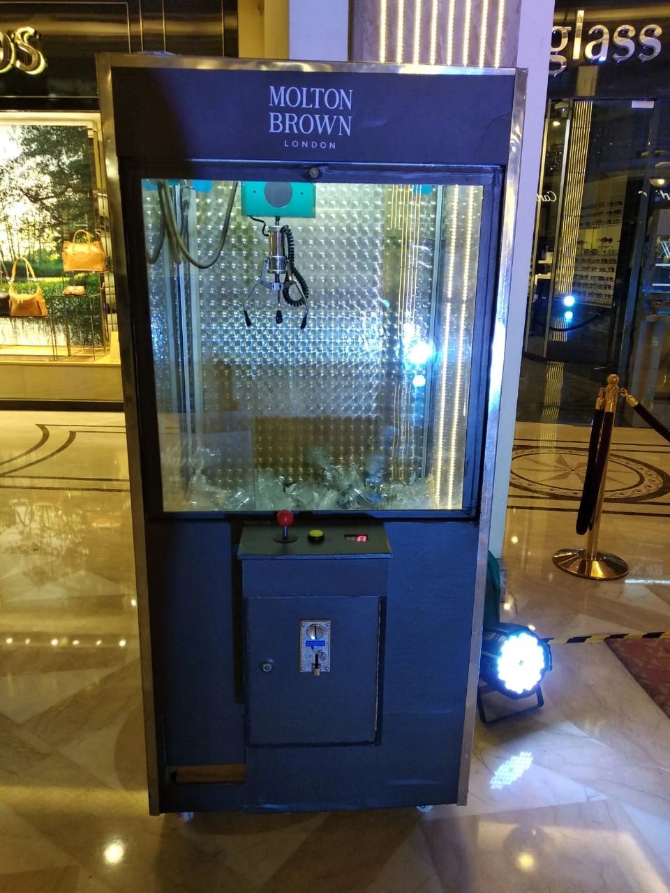 TOY CATCHER MACHINE OR CLAW MACHINE ON RENT