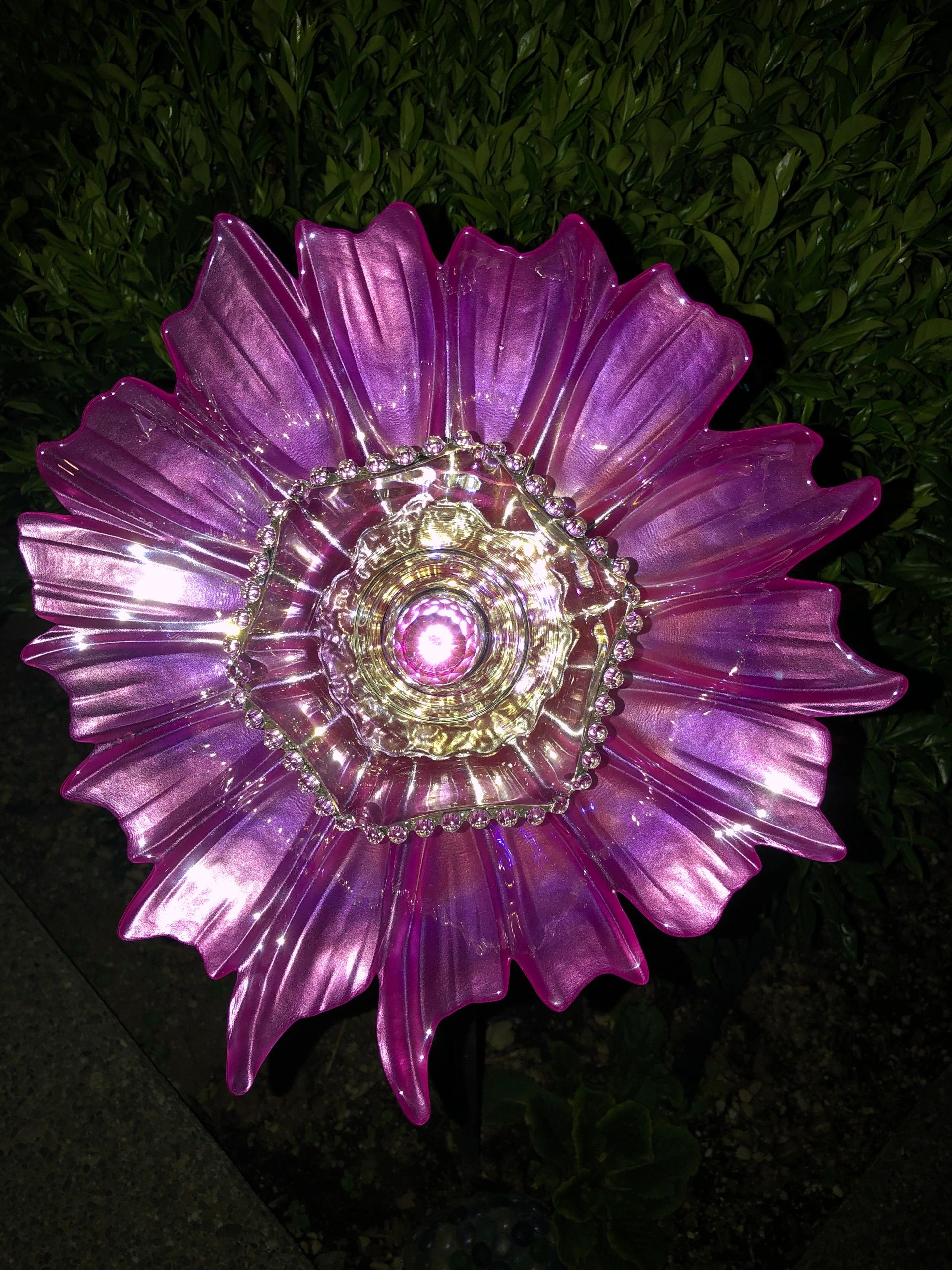 NDC Solar Illuminated Yard Art Flower