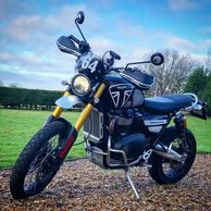 Triumph 1200 XC Scrambler "bond" paintwork