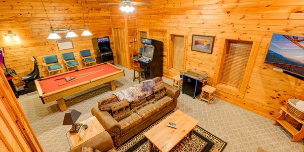 Gatlinburg Tennessee rental cabin with large game room