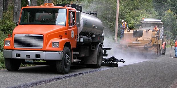 ASPHALT PAVING CHIP SEAL SEALCOATING