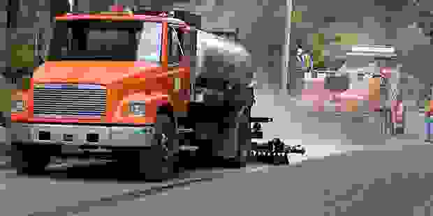 ASPHALT PAVING CHIP SEAL SEALCOATING