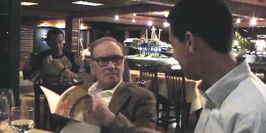 Ennio Morricone conversando com Tony Berchmans