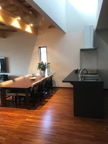 Open plan kitchen and dining