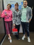 Brenda Liz Ginés junto a Francis Rosas e Ivonne Orsini en el Happy Hour de Fidelity 95.7FM