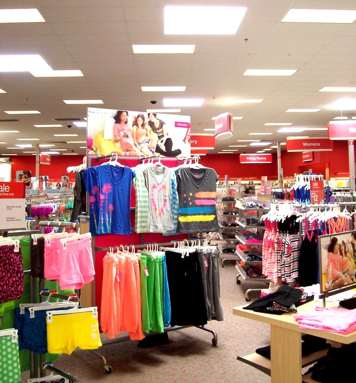 RETAIL STORE DAYLIGHTING