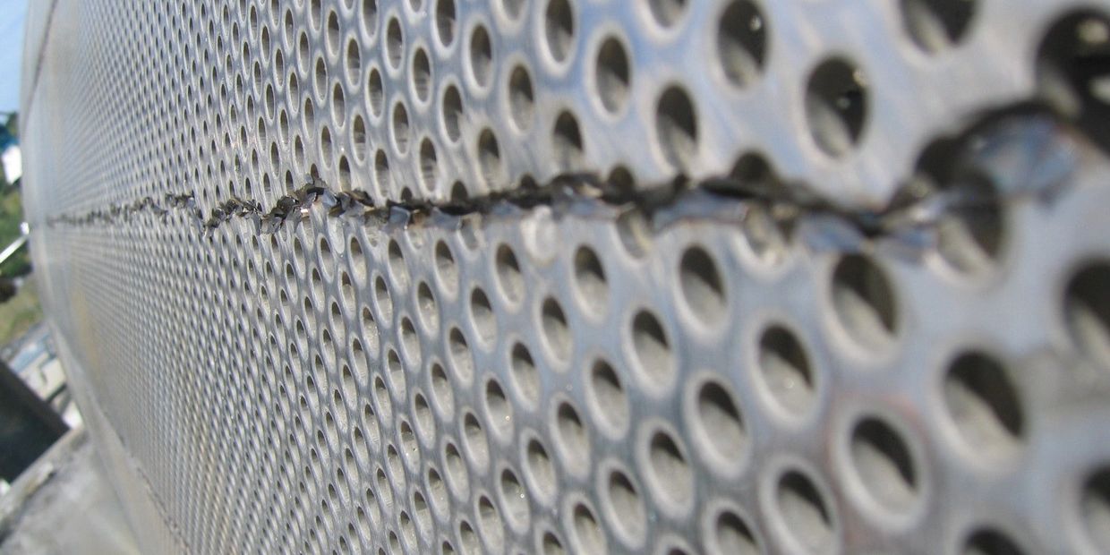 Cathodic protection in bleaching drum can prevent stress corrosion cracking