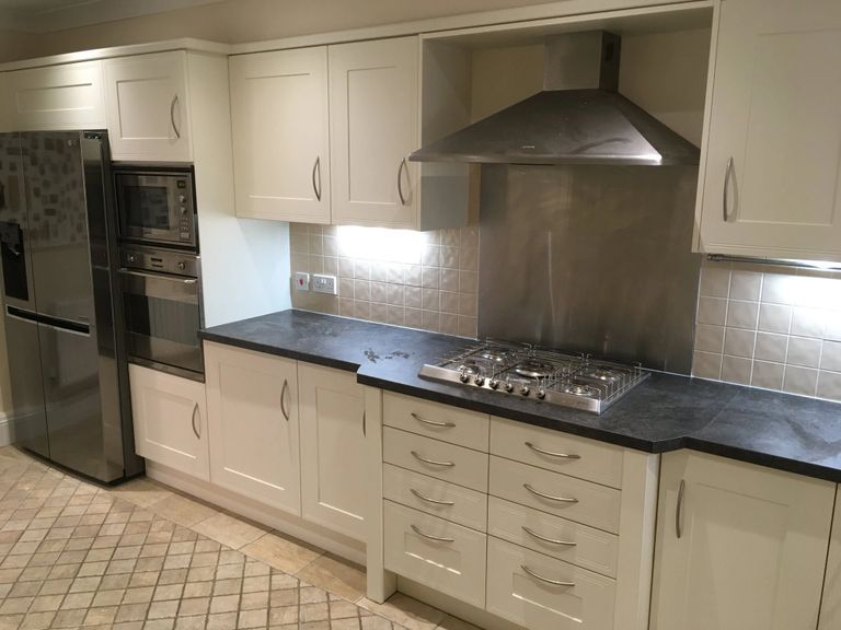 Belper kitchens full installation, deep draws stainless steel splashback