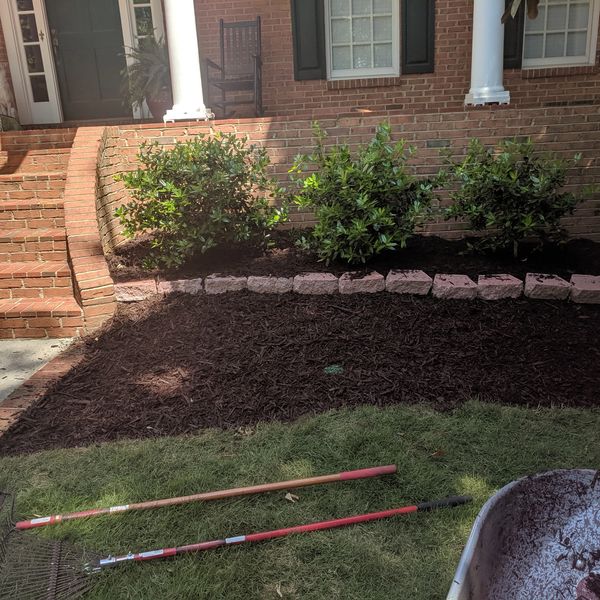 Mulch application in outdoor spaces: Adding both beauty & functionality to landscaping. Rocky face