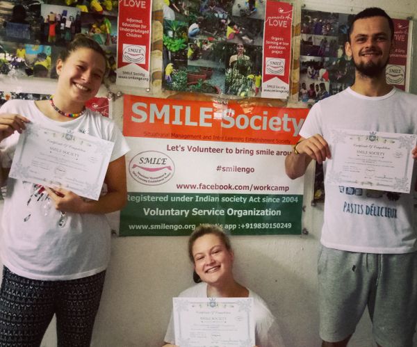 volunteer with smilengo