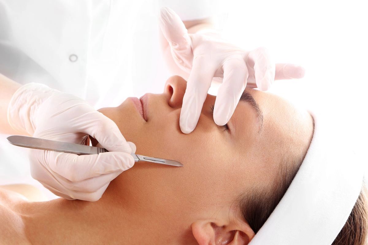 dermaplaning facial  exfoliate the skin and removes facil hair with a blade spa weston florida