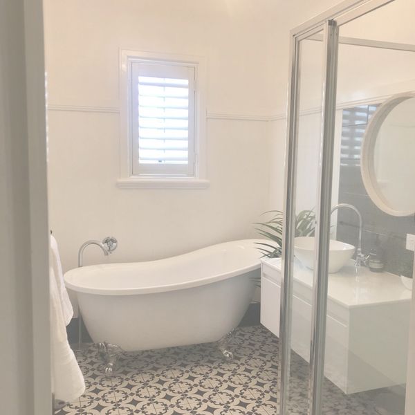 Bathroom with claw foot bath, chandelier light and floating vanity