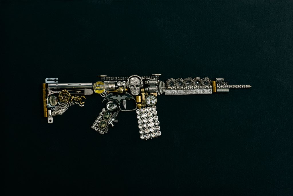 TITLE: METRA
SERIES: “ENTREGA DE ARMAS”
2016
MIXED MEDIA
20’ X 28’ X 2.5'