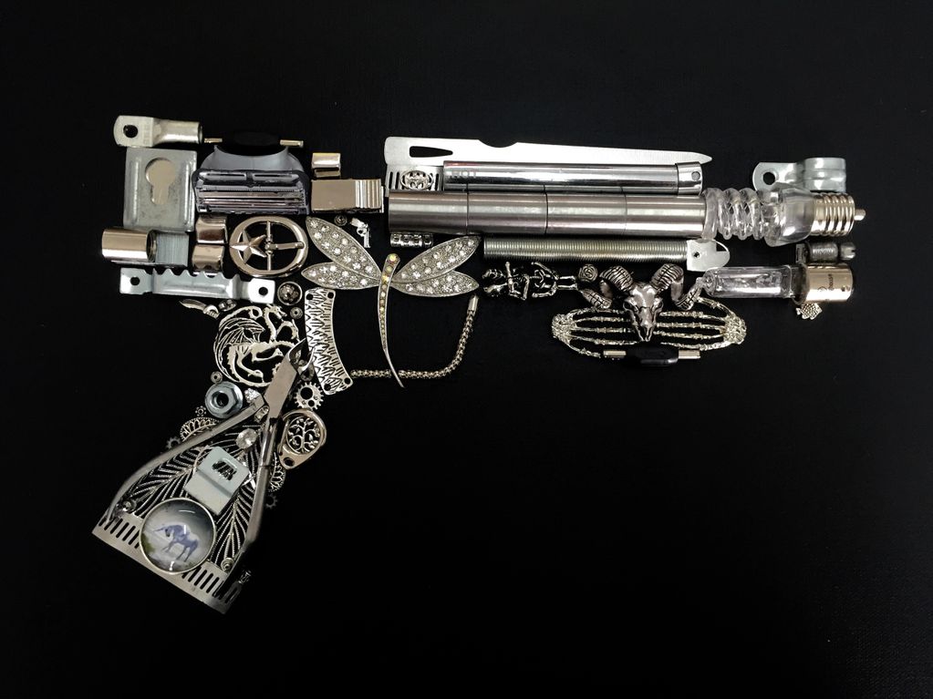 TITLE: METRALLETA
SERIES: “ENTREGA DE ARMAS”
2016
MIXED MEDIA
12’ X 16’ X 2.7'