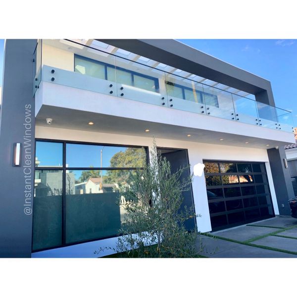 Interior Window Washing / Exterior Window Washing