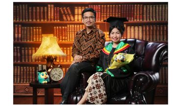 foto studio wisuda 2 qtha