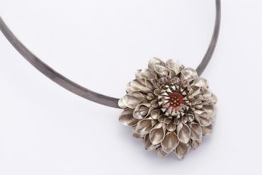 Girl Meets Joy Jewelry Dahlia pin-pendant 