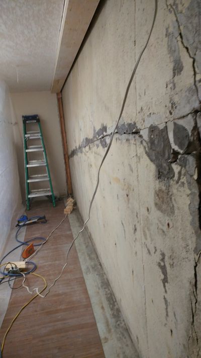 Horizontal crack in foundation wall
