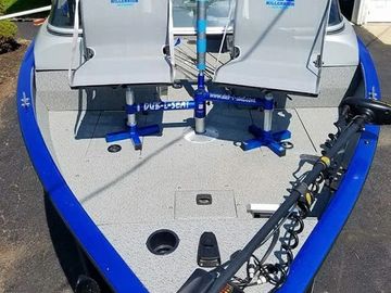 Deep V boats