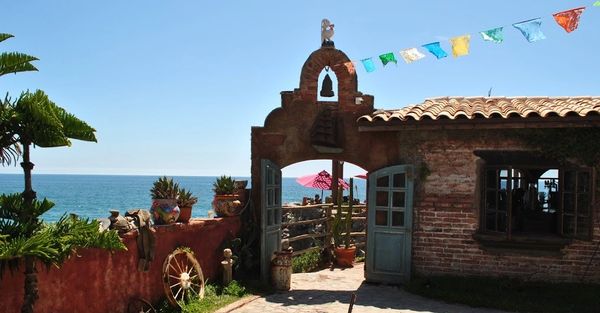 Escado, Primo Tapia, Mexico