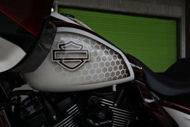 Custom Bagger. Harley-Davidson. Road Glide. Street Glide.