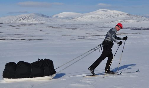 Arne - Heading North Adventures - ZwedenActief op pad met de trekslee in de Zweedse fjäll.