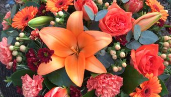 Orange lily and roses flowers in posy