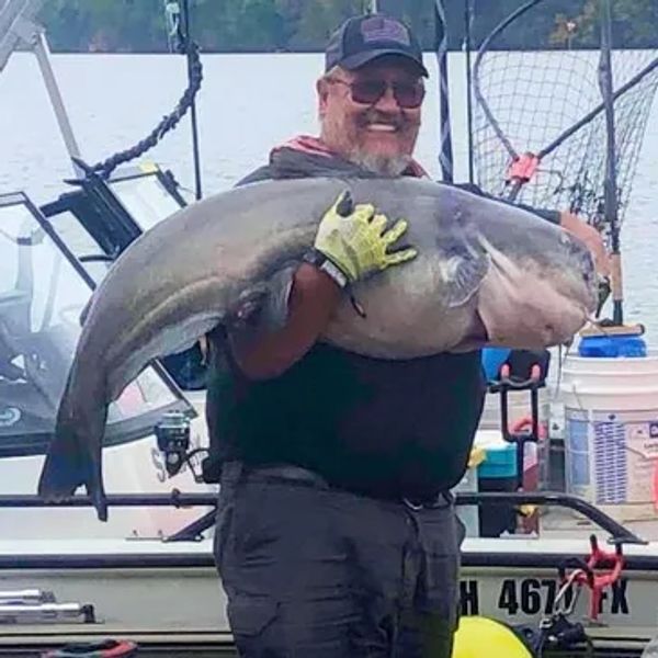 "Doc" Lange live bait blue cat fishing bait tanks