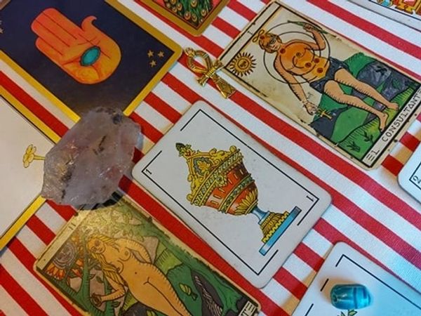 Lectura de cartas Tarot Esoterico y Baraja Española. Sonia Sarkali vidente y sanadora.