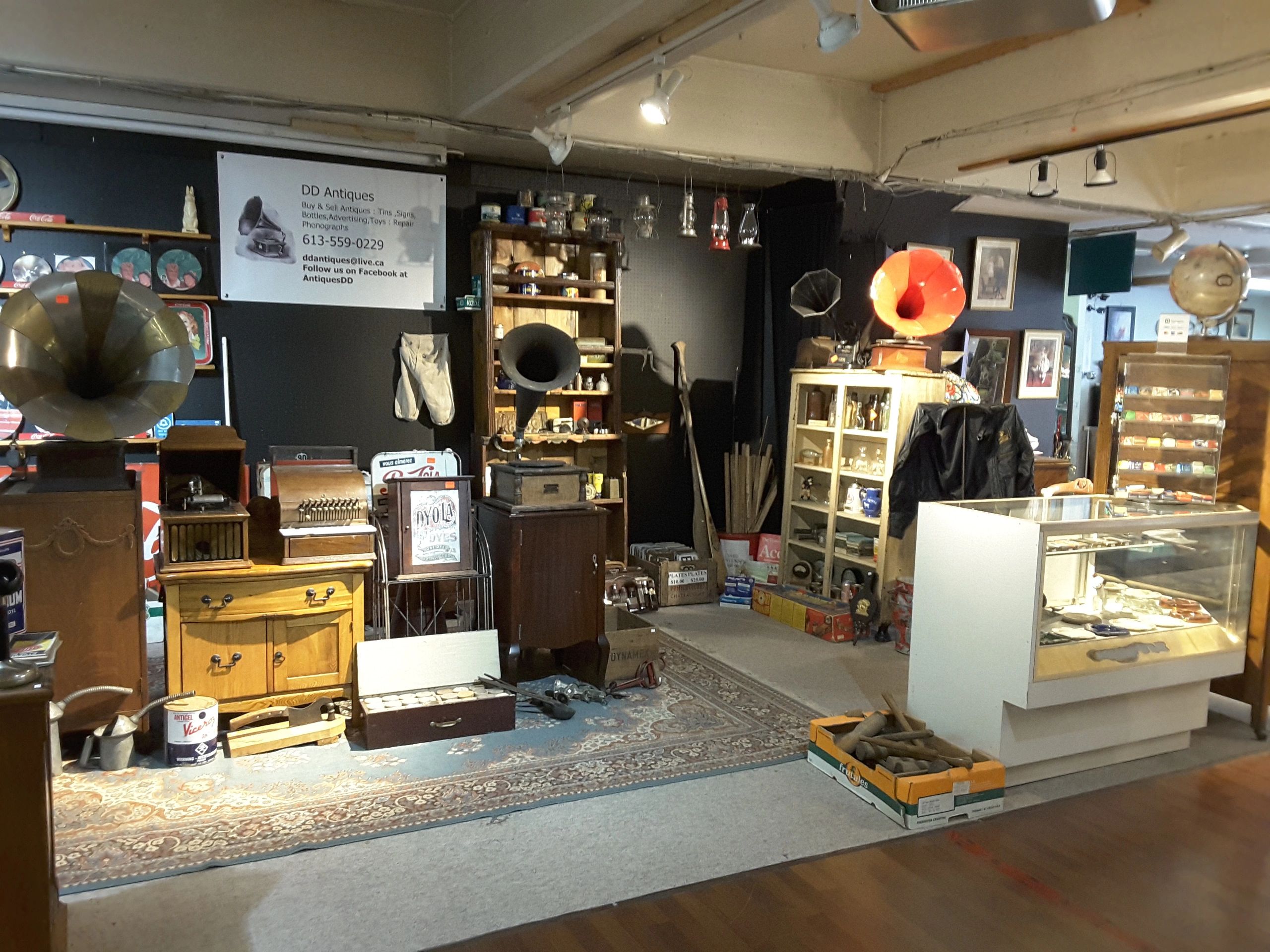 Ottawa Antique Market grammaphone, victorian furniture, collectibles, vintage, mid-century modern, c