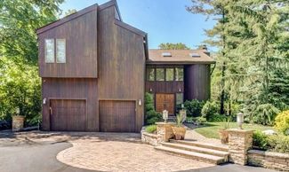 Oakdale
Stunning 4BR/2.5 Bath Contemporary on canal with 51' bulkhead. Professionally designed and