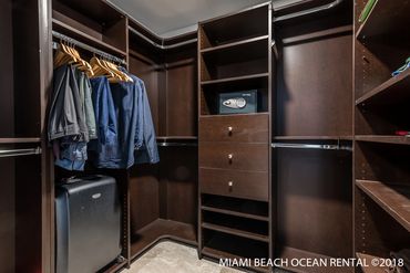 mamibeachoceanrental r5b master bedroom closet