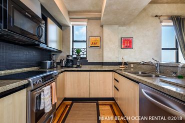 mamibeachoceanrental r5f living room kitchenette
