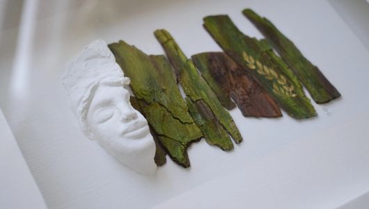 'Heme aquí raíz,
savia de impulsos ascendentes,
madre aún,
posible siempre.'
Maillard