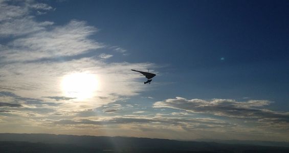 Hang glider flying solo in Utah
