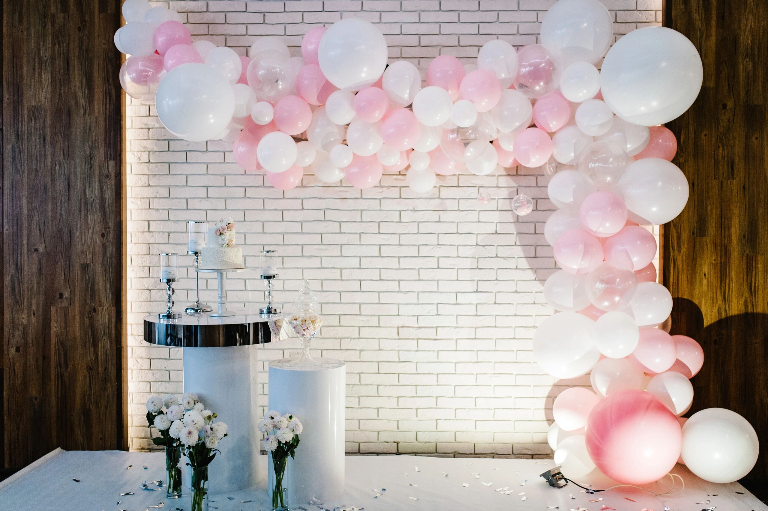 Balloon garland arch