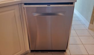 Stainless steel Dishwasher with top controls