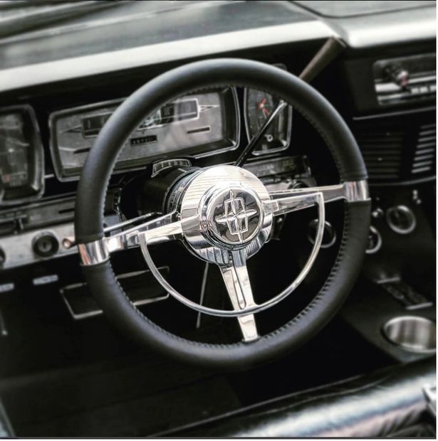 14" Classic T Steering Wheel With Partial Wrap and Large Horn Ring.
Perfect for Lincolns and more.