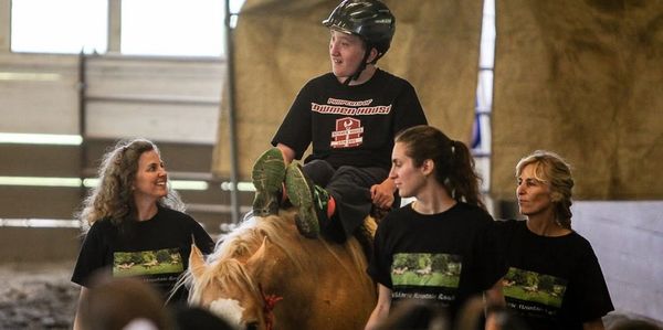 Wild Horse Mountain Ranch Therapeutic Riding lesson with volunteers in Sherwood, OR.  Mustang horse.